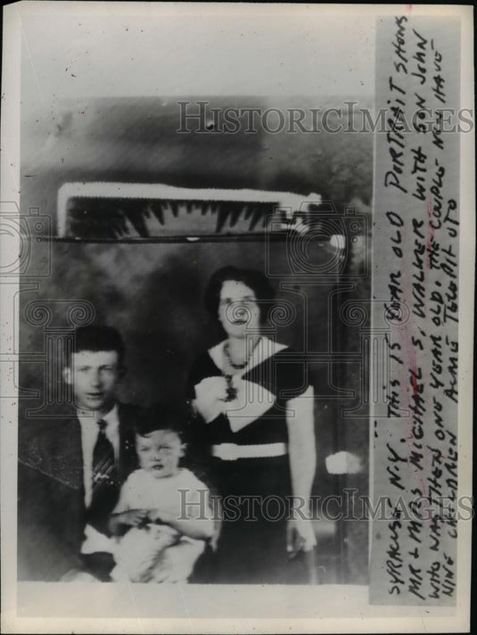 1948 Press Photo Mr & Mrs Michael Walker with Son John Couple Has 9 More Childre - Historic Images