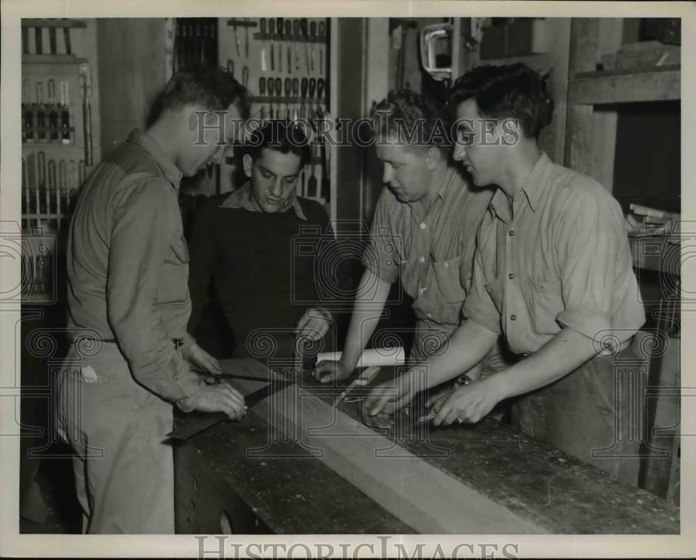 1946 Press Photo Carpenter Apprentices, Fred Hofner,S.J. Roberts , Frank Masula - Historic Images