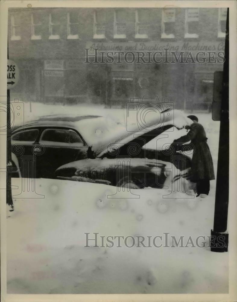 1950 Press Photo Motorist filling radiator with anti freeze - Historic Images