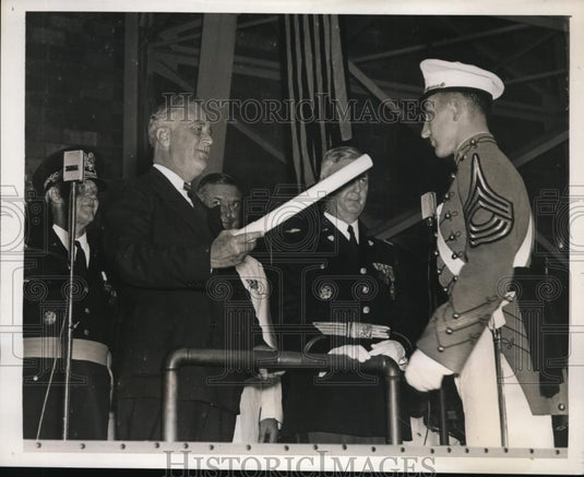 1939 Press Photo President Franklin Roosevelt Awarding Diploma to Stanley Dziuba - Historic Images