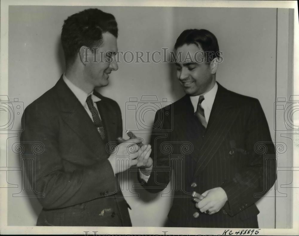 1930 Press Photo Kansas City Missouri, Milo C McDonnell With Aruthur Leftwich. - Historic Images