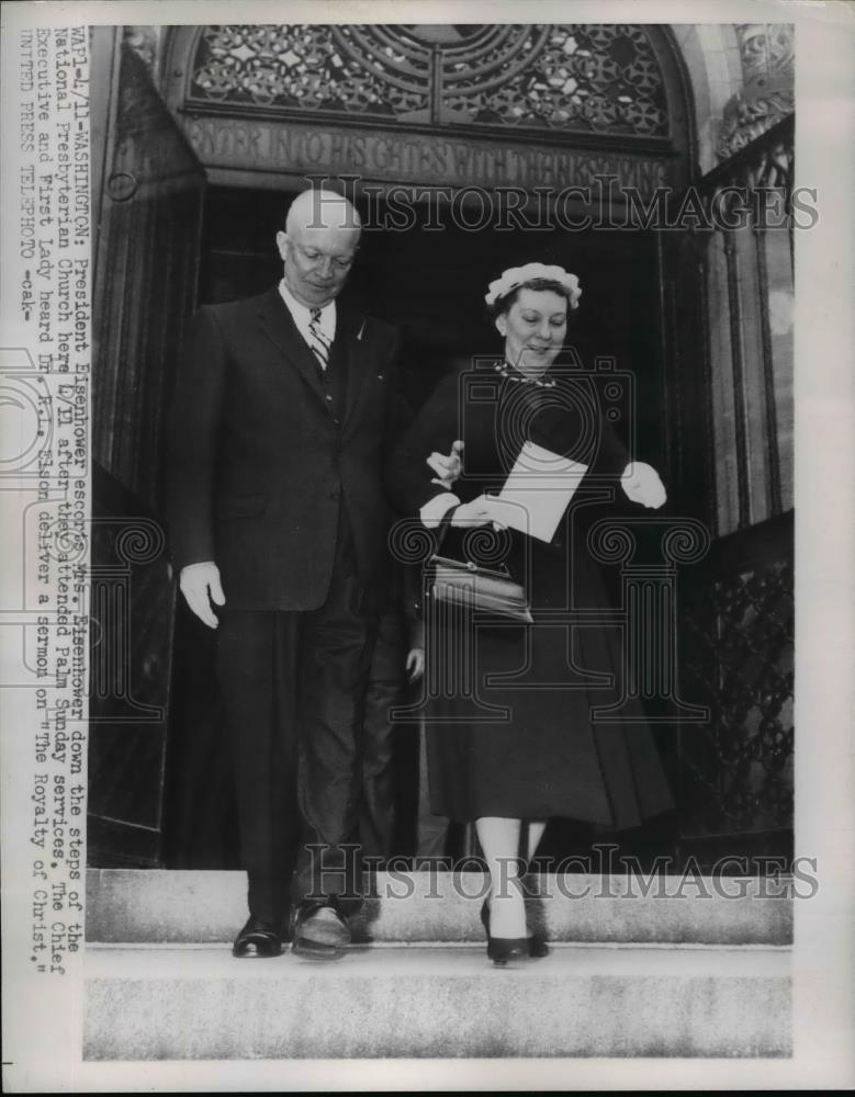 1954 Press Photo President & Mrs Mrs Dwight Eisenhower at National Church in DC - Historic Images