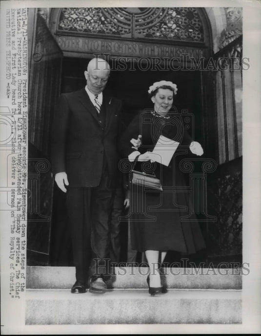 1954 Press Photo President & Mrs Mrs Dwight Eisenhower at National Church in DC - Historic Images