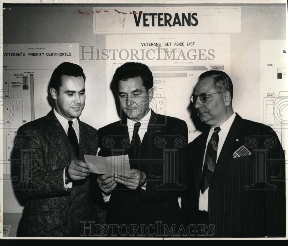 1946 Press Photo Donald Pisking, Gov. Lausche ans Joohn Pucel on Ohio Veteran - Historic Images