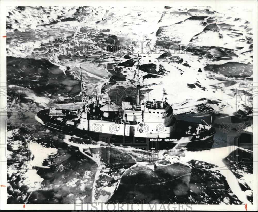 1977 Press Photo US Coast Guard Cutter OJIBWAY - cva83339 - Historic Images