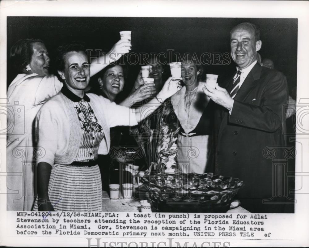 1956 Press Photo Adlai Stevenson proposed tossed at Florida Educators Assoc. - Historic Images