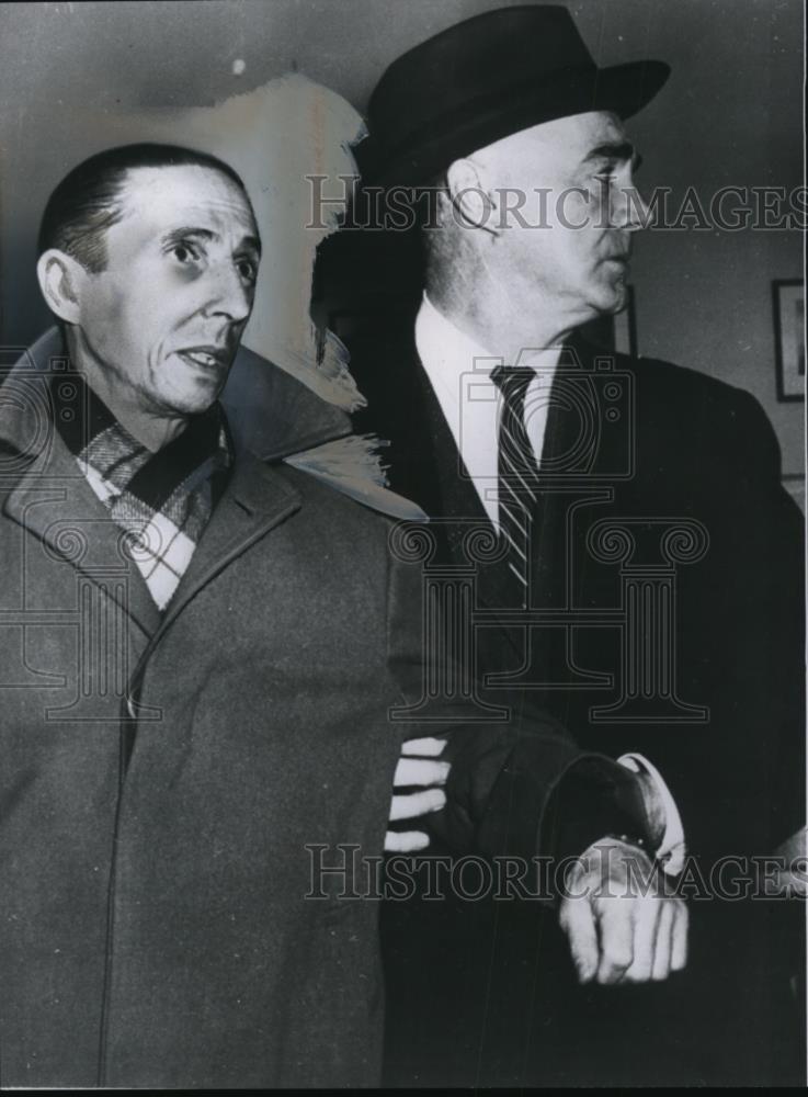 1955 Press Photo Herman Scholtz at Queens County DA office in murder case - Historic Images