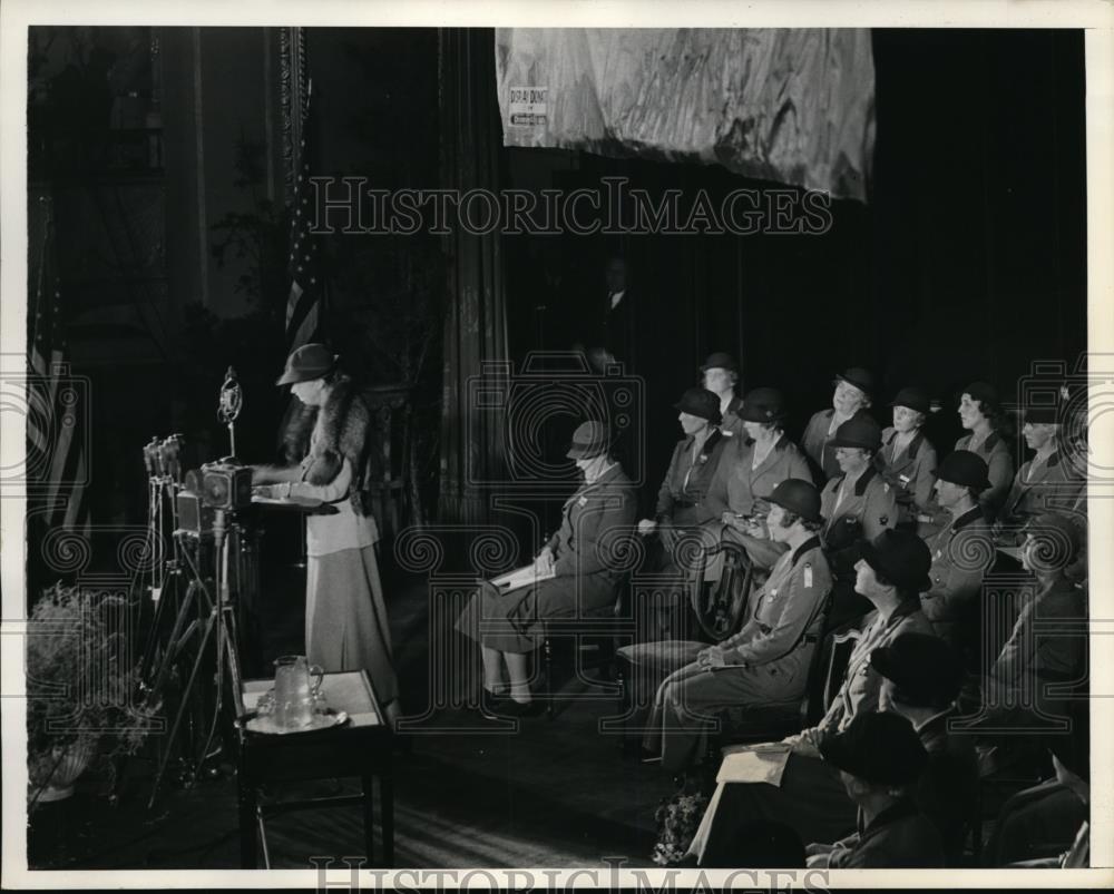 1934 Press Photo First Lady Eleanor Roosevelt speaking at Girl Scout Convention - Historic Images