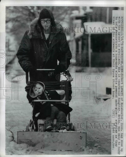 1976 Press Photo Robert Lovett made electric powered Snow-plowers stroller. - Historic Images