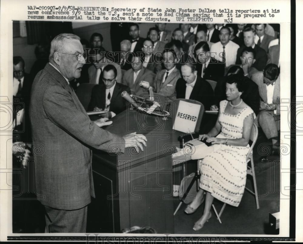 1958 Press Photo Washington Secy of State John Foster Dulles talks to reporters - Historic Images