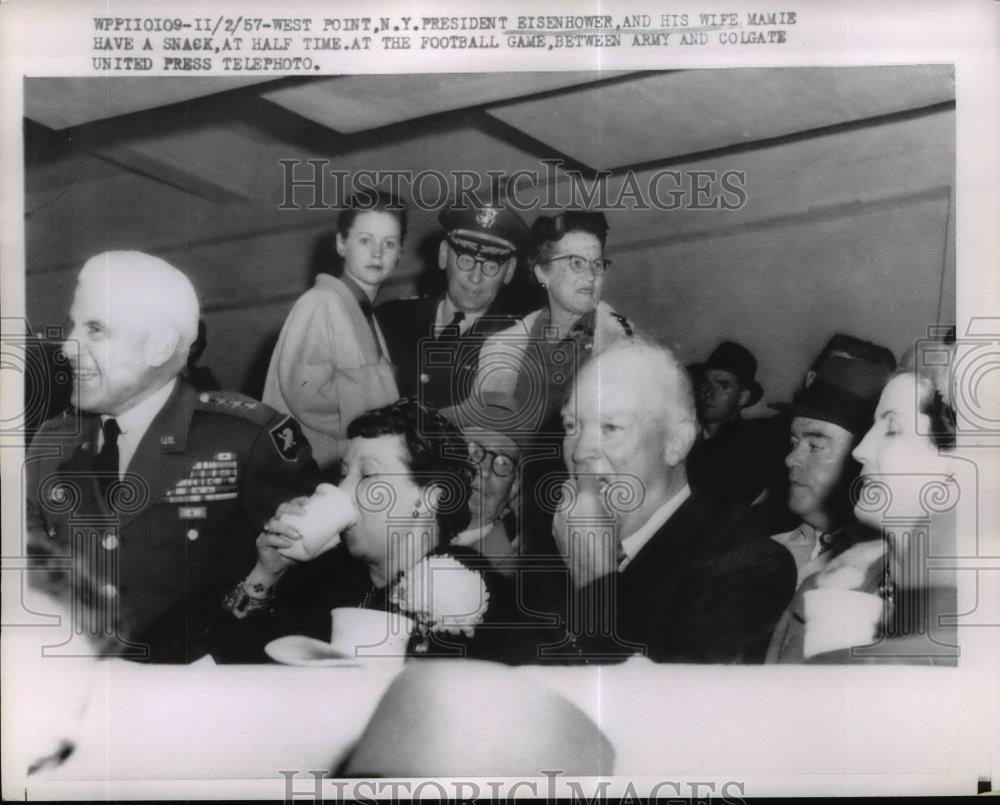 1957 Press Photo Pres. Dwight Eisenhower and Wife at the football games in N.Y. - Historic Images