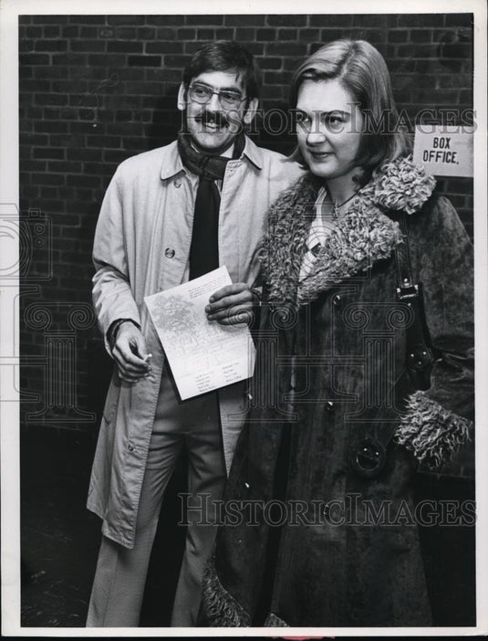 1975 Press Photo Cleveland Residents Peter Calfee, Holly Strawbridge - Historic Images
