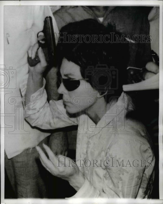 1968 Press Photo Sofia Celorio De Bassai shot Italian Count Cesare d'Acuarone. - Historic Images