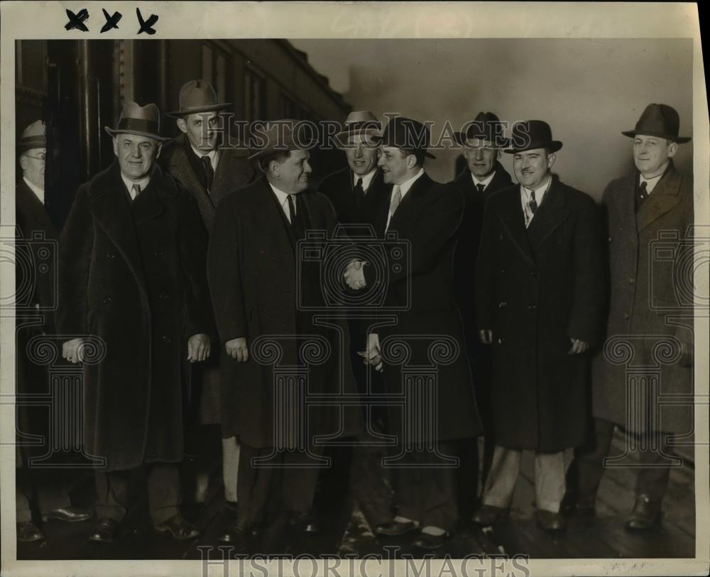 1930 Press Photo President of Cleveland Advertising Club Mr Hubbell with members - Historic Images