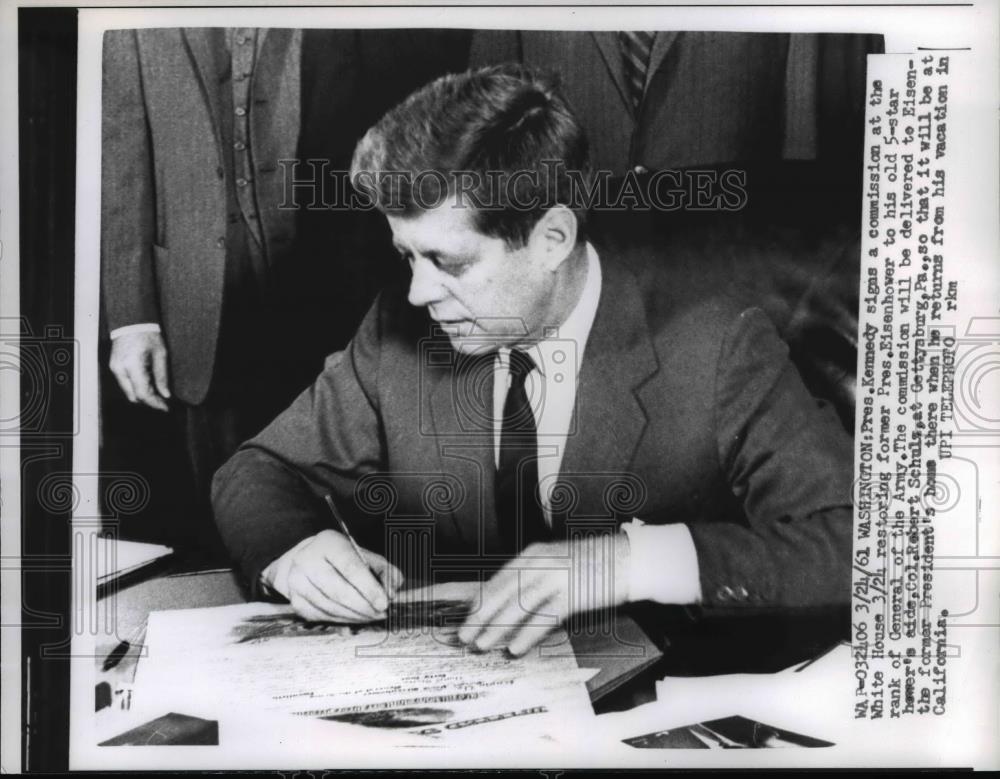 1961 Press Photo Pres. Kennedy signs a commission at the White House. - Historic Images