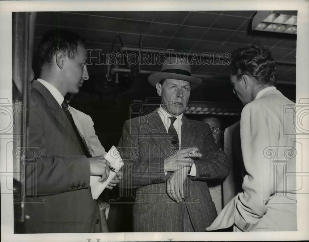 1953 Press Photo Charles E Bohlen US Ambassador to Moscow at Idlewild Airport - Historic Images