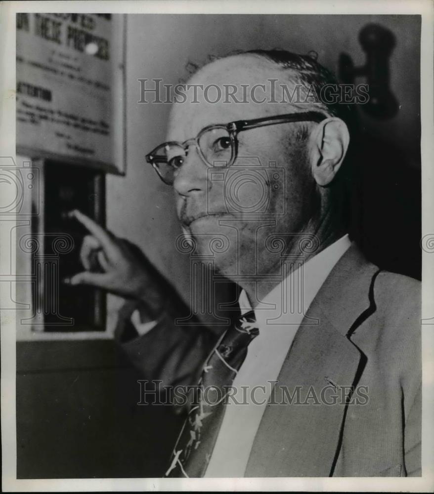 1952 Press Photo Sen. Robert A. Taft after hearing of Einsehowers victories at - Historic Images