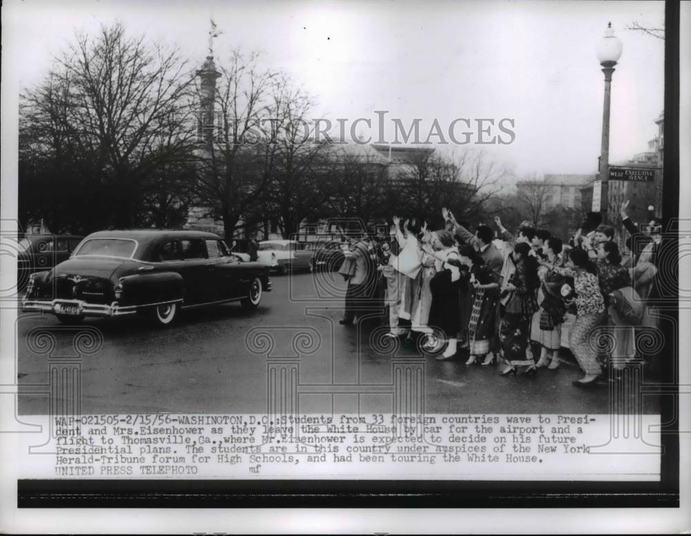 1956 Press Photo Students wave to President &amp; Mrs Eisenhower in Washington DC - Historic Images