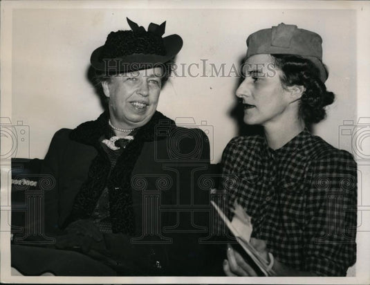1939 Press Photo Washington DC, Mrs Franklin D Roosevelt With Cech Lester Jones - Historic Images