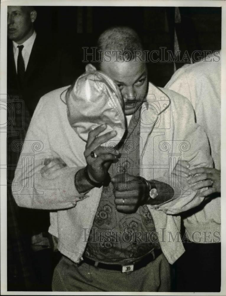 1962 Press Photo New York Nelson Cornelius Drummond led from Federal Courthouse. - Historic Images