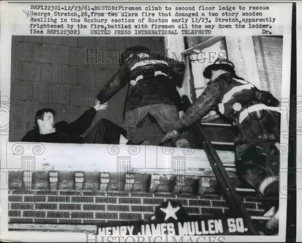 1961 Press Photo Firemen climb second floor to rescue George Stretch from fire. - Historic Images