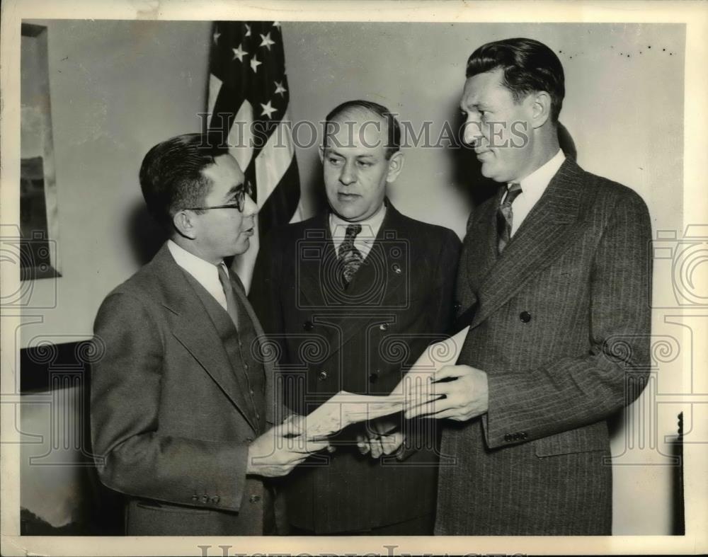 1938 Press Photo Washington DC-Louis Friday Secy of VP John Garner. - Historic Images