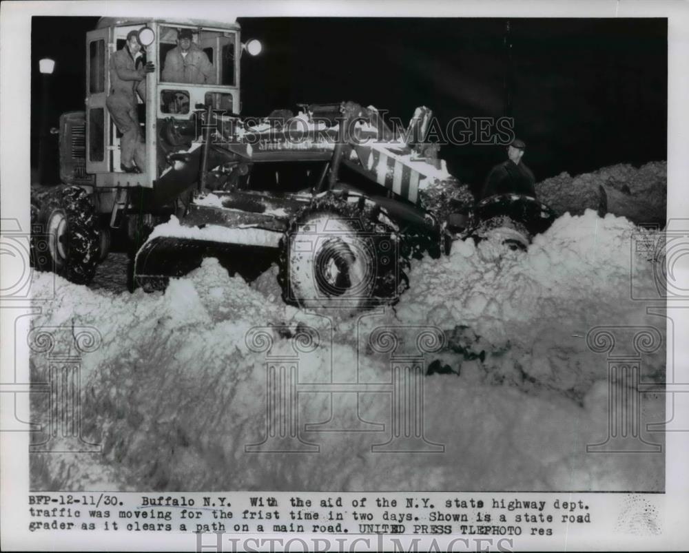 1955 Press Photo Clearing The Roads In Buffalo New York After The Snowstorm - Historic Images