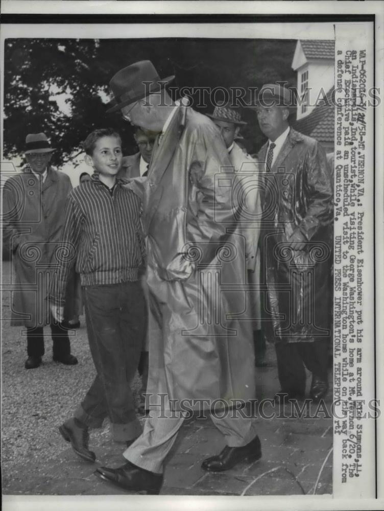 1958 Press Photo Pres.Eisenhower during visit at George Washington Home - Historic Images