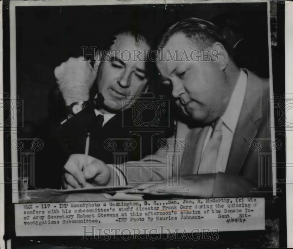 1954 Press Photo Sen.Jos. R.McCarthy confern with his Staff Director Frank Carr - Historic Images