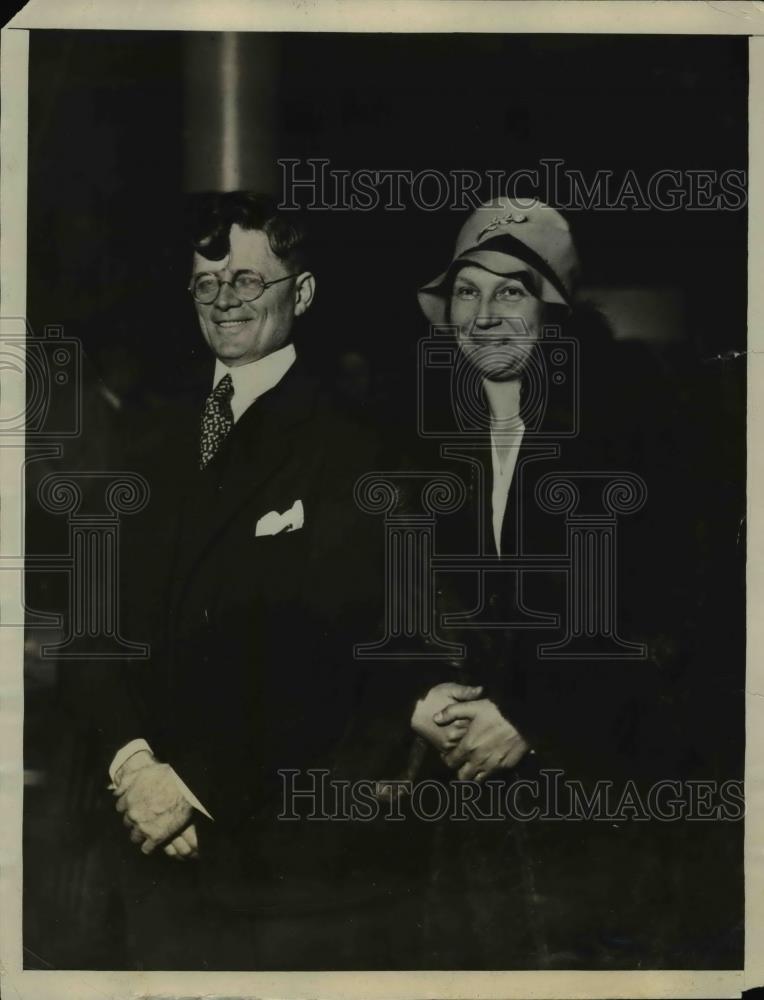 1931 Press Photo Wm E Potter and wife, Potter was found murdered in apartment - Historic Images