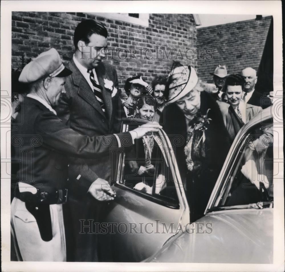1950 Press Photo Mrs Eleanor Roosevelt, Son John at Grandson Curtis's Wedding - Historic Images