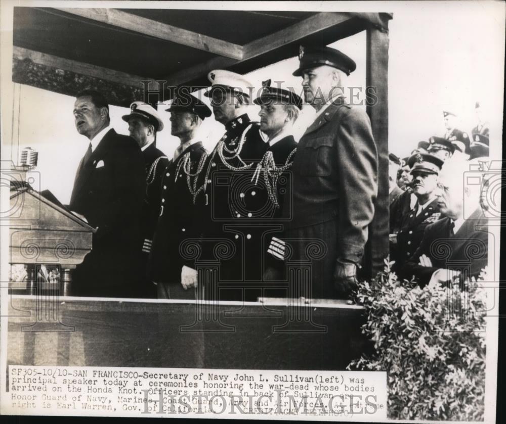 1947 Press Photo John L.Sullivan, Sec, of Navy honoring the war dead. - Historic Images