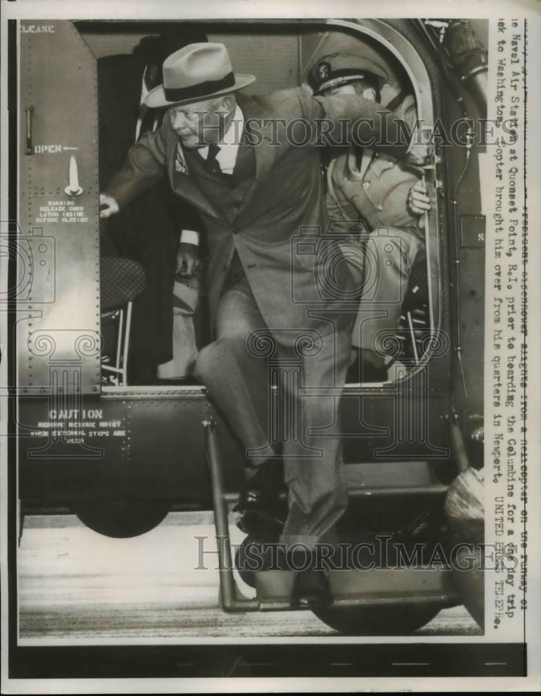 1957 Press Photo President Eisenhower in copter at Quonset Point RI - Historic Images