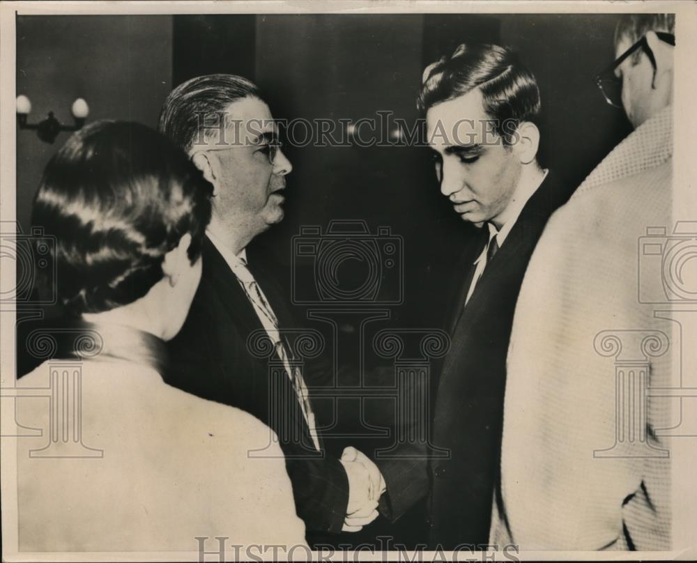 1954 Press Photo James Gipson &amp; Jury Foreman Martin L Mills Found Guilty - Historic Images