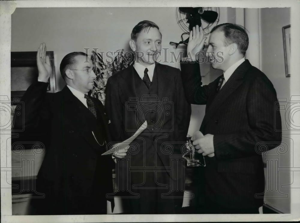 1938 Press Photo John Hanes, William Douglas, And Frank Brasson Taking The Oath - Historic Images