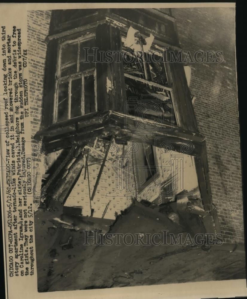 1962 Press Photo Collapsed Roof damaged from the sudden Storm in Chicago. - Historic Images