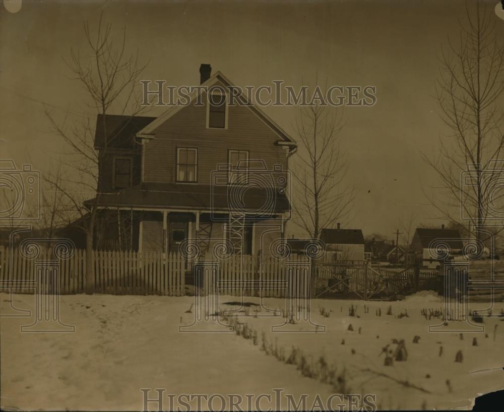 1924 Press Photo Home of Stanley Zalswaka Stevens Street Where Girl was Attacked - Historic Images