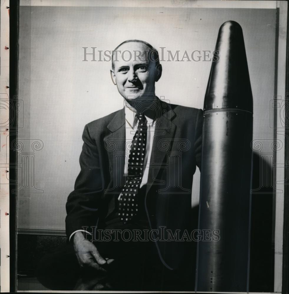 1957 Press Photo Dr William M Pickering with instrument carrying shell casing. - Historic Images