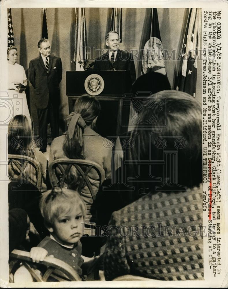 1968 Press Photo Brook Wight Watching Grandfather Clark Clifford Being Sworn In - Historic Images