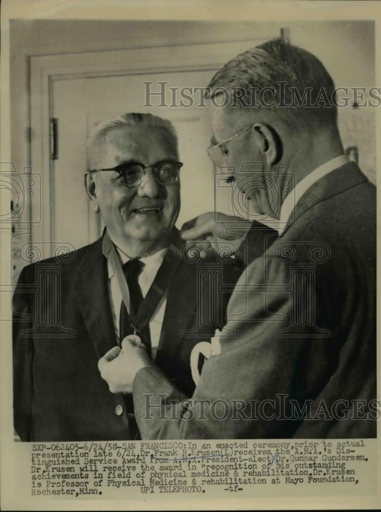 1958 Press Photo Dr, Frank H, Krusen receives the A.M.A. distinguished Award - Historic Images