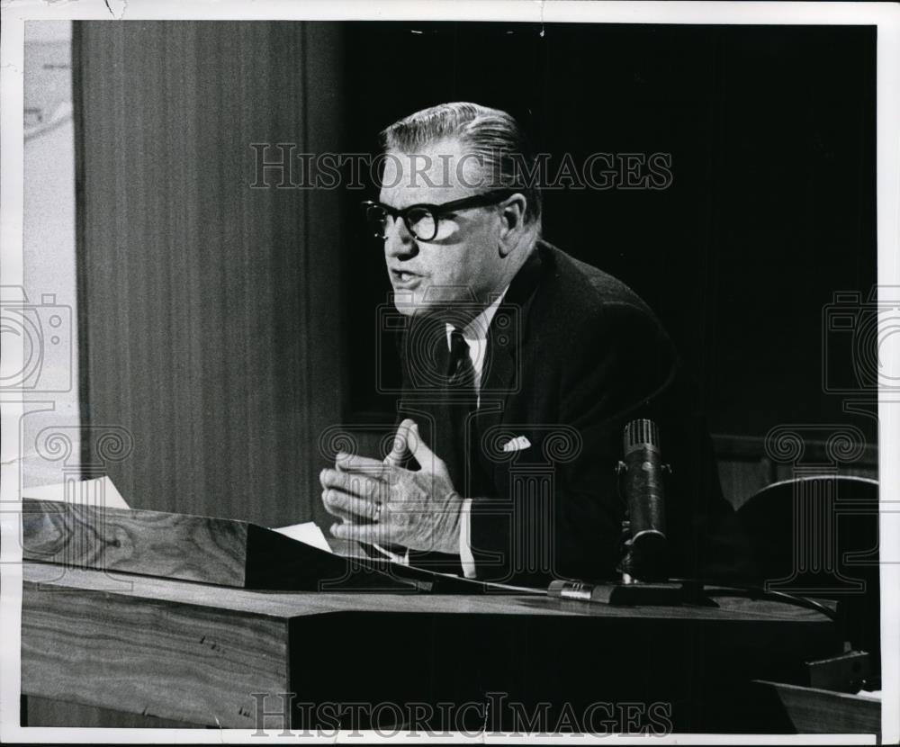 1968 Press Photo New York Gov Nelson Rockefeller in television and radio speech - Historic Images