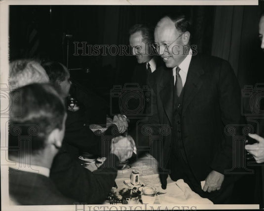 1940 Press Photo Senator Robert A. Taft, Terre C. Watkins speak at Chicago - Historic Images