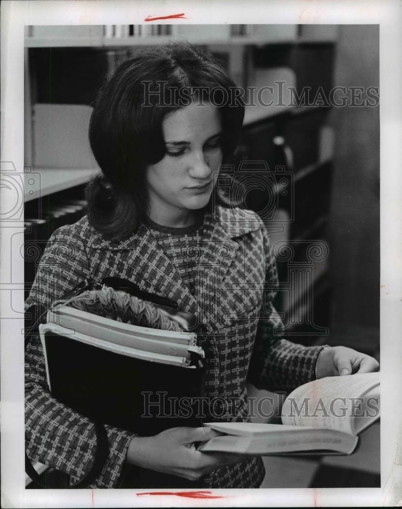 Press Photo Catherine Stick schoolgirl at KSU - Historic Images