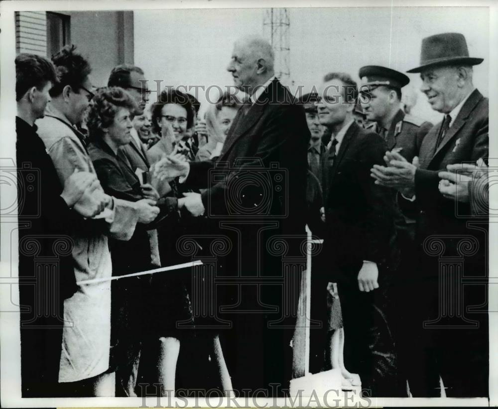 1966 Press Photo Charles de Gaulle Departs From Novosibirsk On Soviet Tour - Historic Images