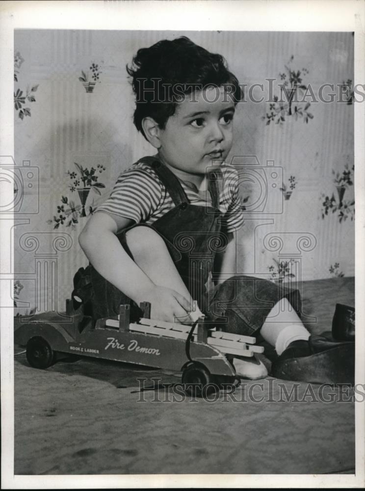 1945 Press Photo Richard Jannetti Philadelphia Leukemia Victim - Historic Images