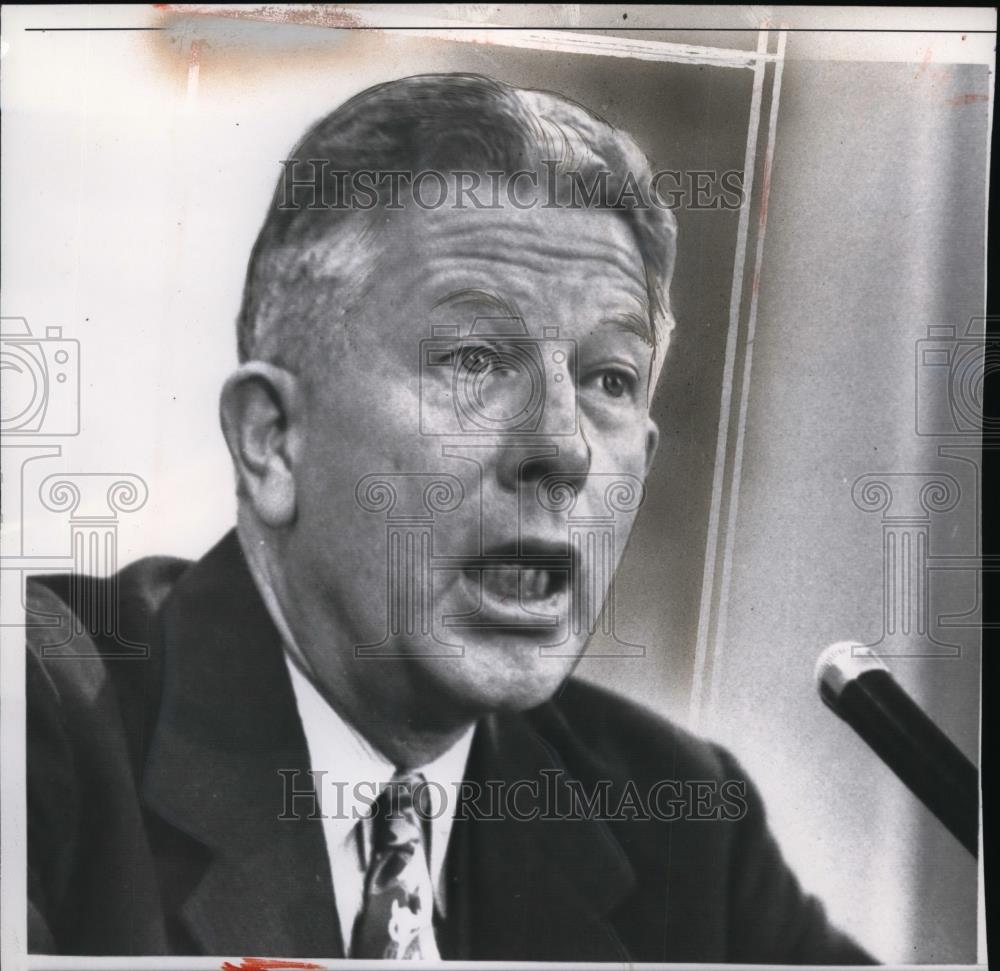 1958 Press Photo Defense Secretary Neil McElroy News Conference Washington - Historic Images