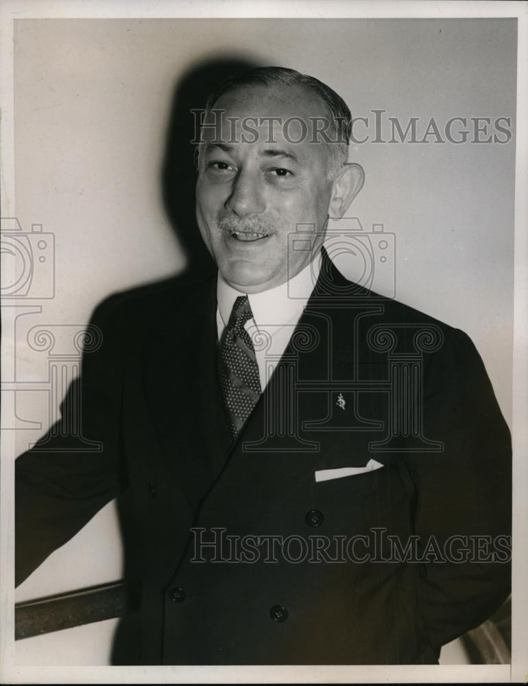 1937 Press Photo Congressman William Serovich before the Queen Mary docks - Historic Images