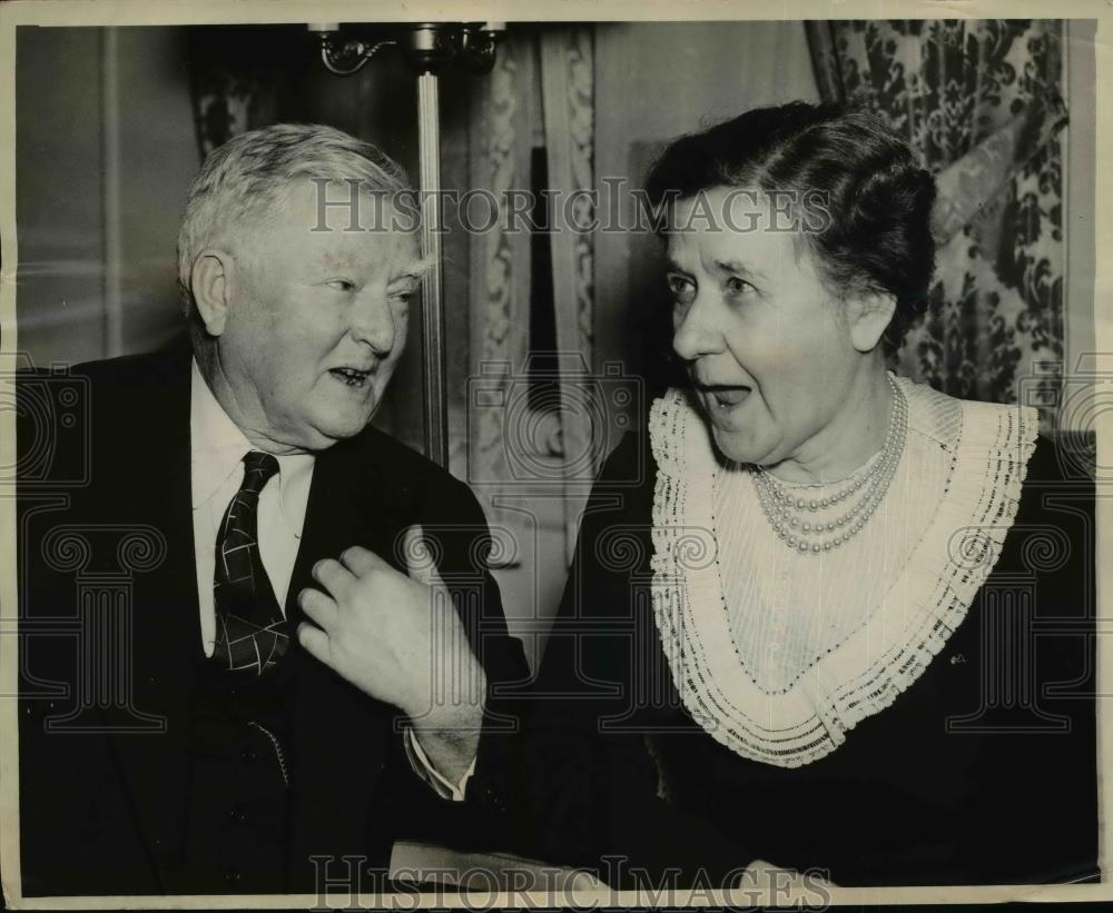 1937 Press Photo John Garner Sharing A Story With His Wife - Historic Images