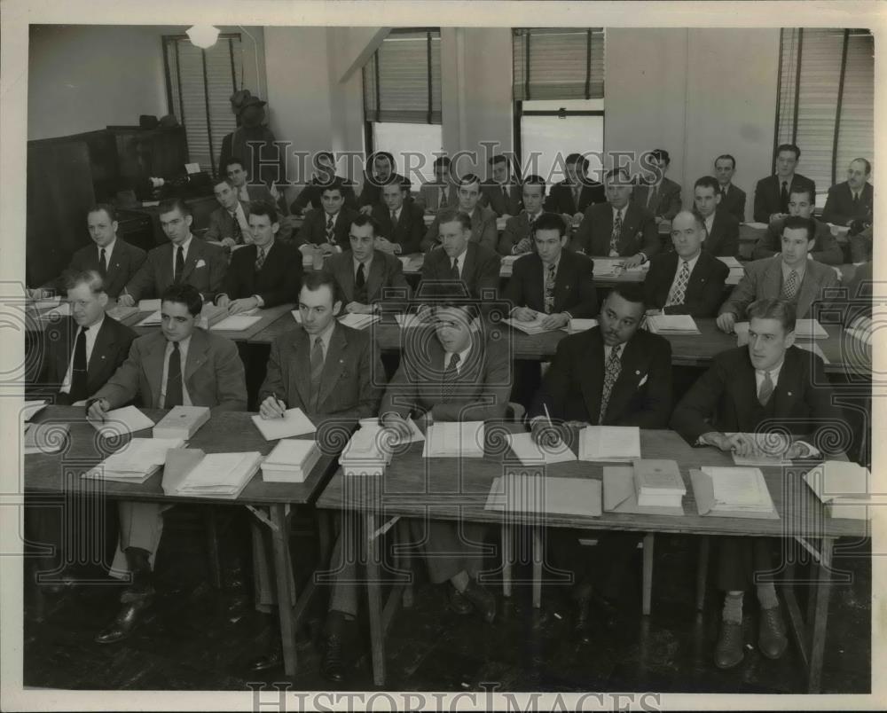 1946 Press Photo Veterans in Income Tax Instruction Class - Historic Images