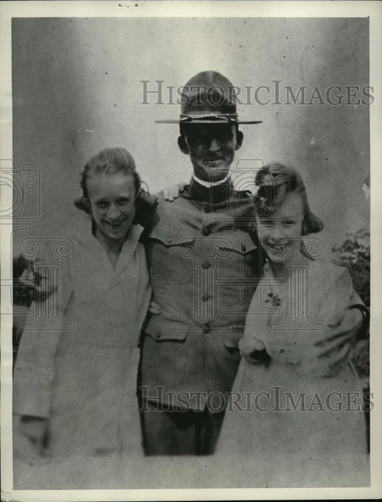 1937 Press Photo Sen. Black, Justice to the Supreme Court with his nieces. - Historic Images
